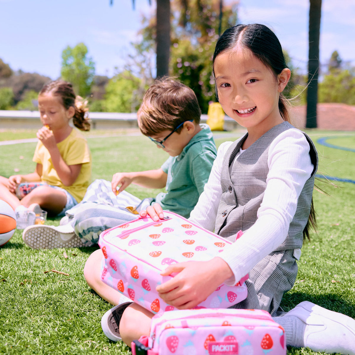 freezable-classic-lunch-box-w3 Crossbody-Lunch-Box_01919.jpg