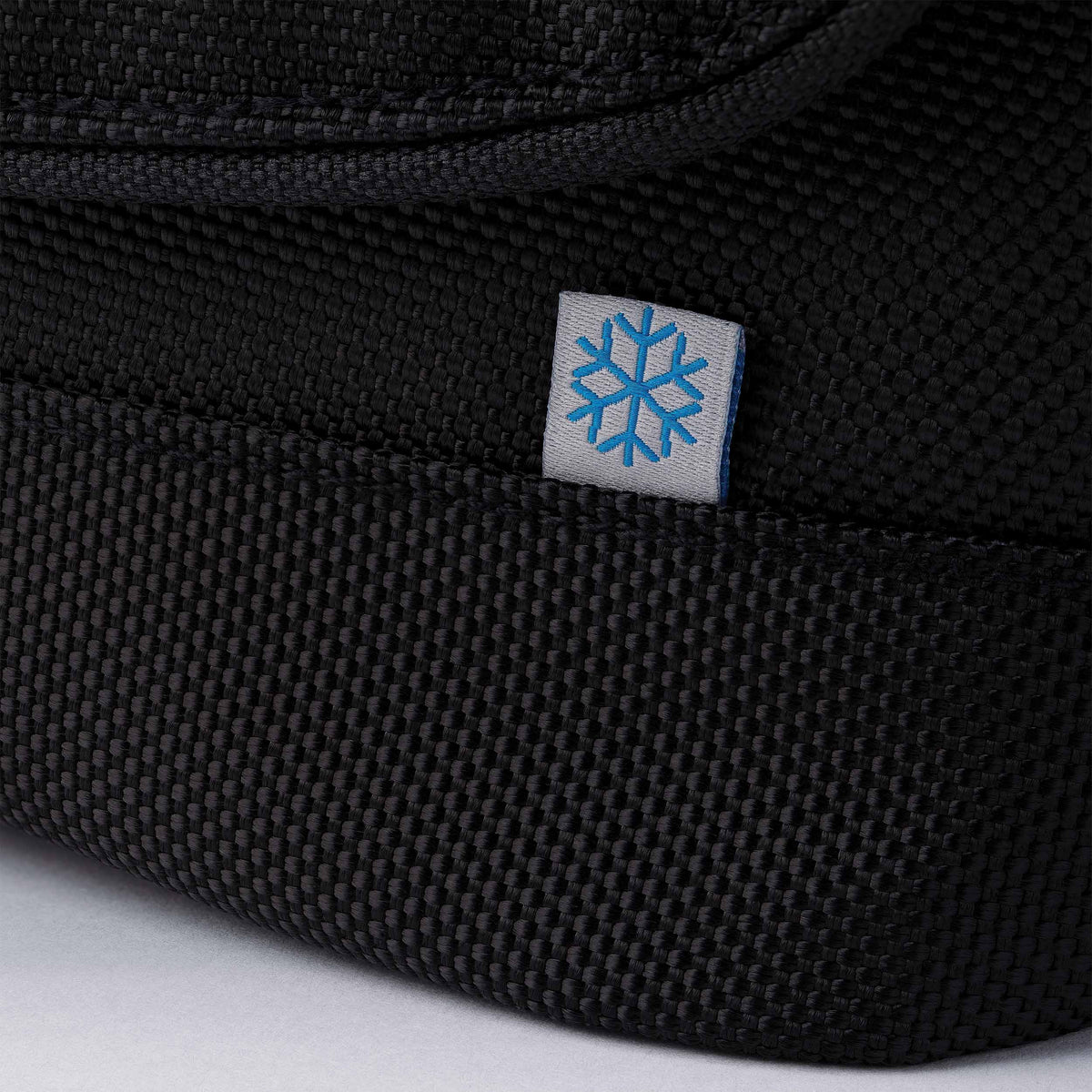 freezable-brooklyn-crossbody-p5 freezable-brooklyn-crossbody-black-ecofreeze-plus-zoom-tag.jpg
