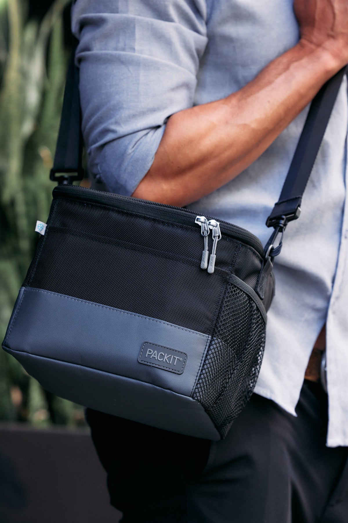 freezable-lunch-pail-o5 freezable-upright-lunch-pail-black-gray-lifestyle-male-city.jpg