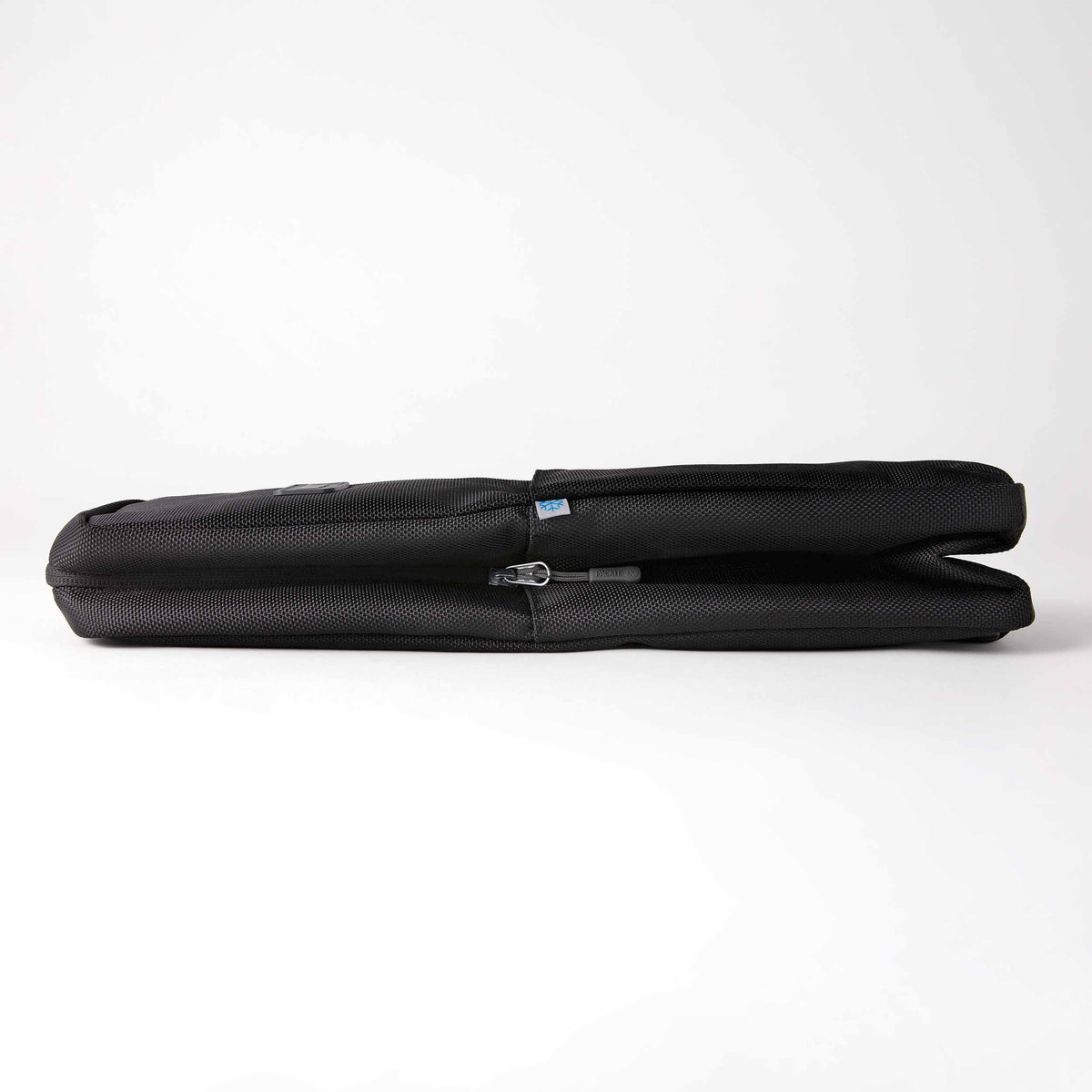 freezable-wine-carrier-y5 freezable-wine-carrier-black-ecofreeze-plus-flat.jpg