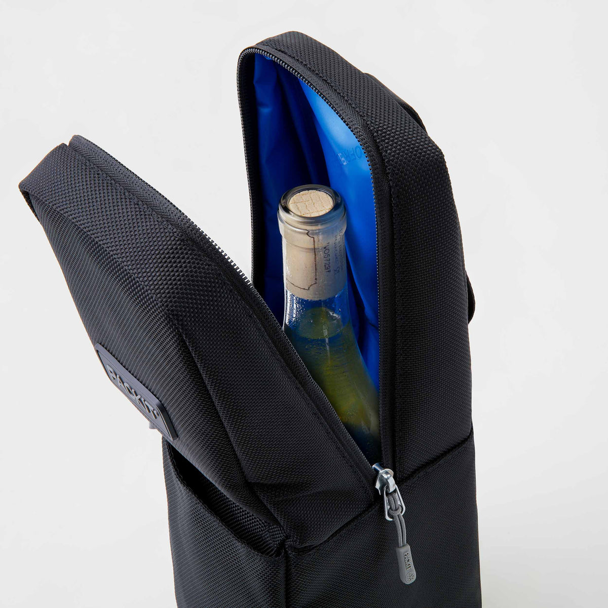 freezable-wine-carrier-y5 freezable-wine-carrier-black-ecofreeze-plus-top-view-with-wine.jpg