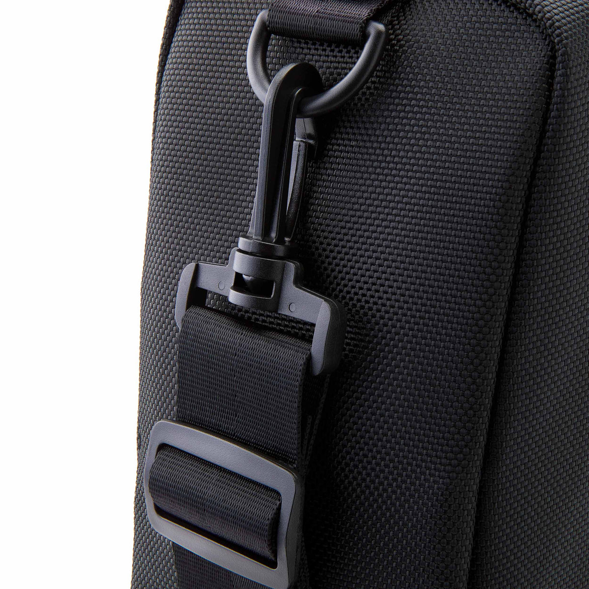 freezable-wine-carrier-y5 freezable-wine-carrier-black-ecofreeze-plus-zoom-removable-strap.jpg